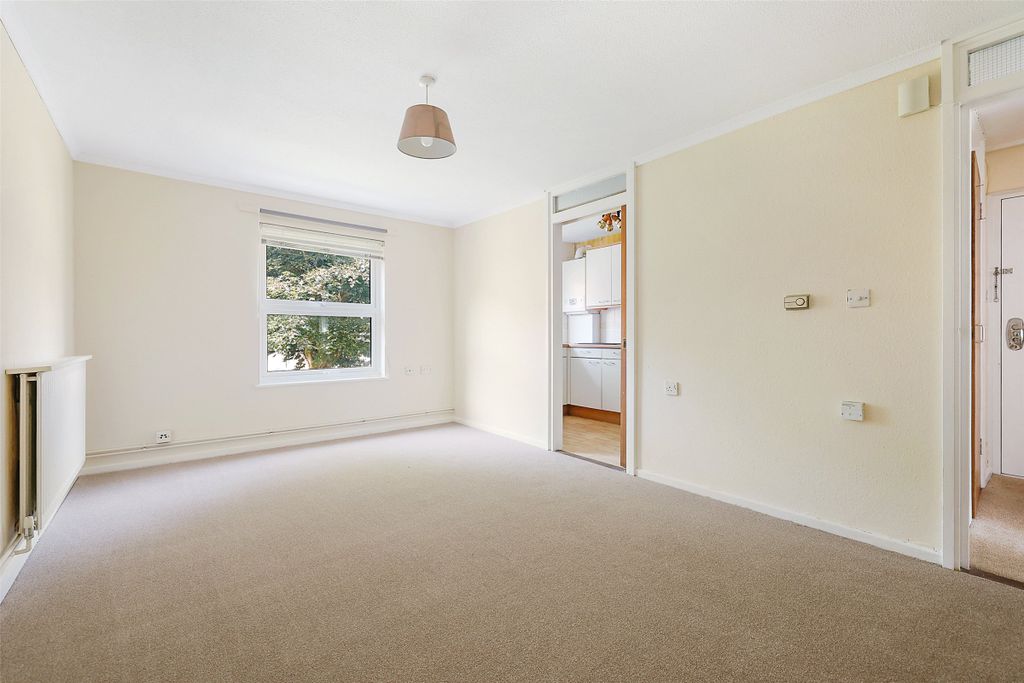 Property photo 2 of 9 Picture No. 13
