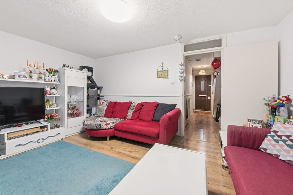 Property photo 2 of 17 Living Room