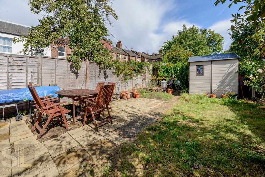 Property photo 2 of 7 2 Elm Rd-7802
