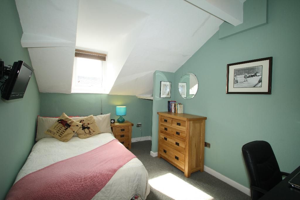 Property photo 3 of 9 16Cr Bedroom