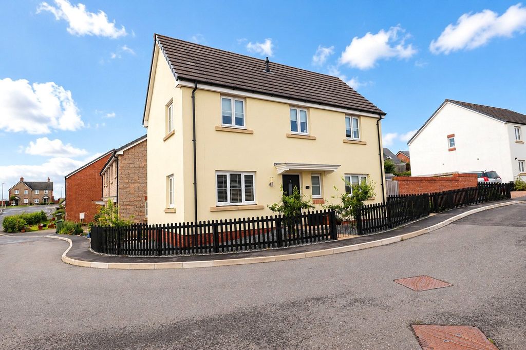 Property photo 1 of 12 1 - Picture No. 04