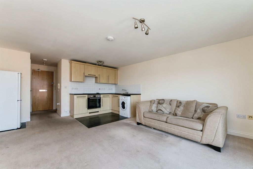 Property photo 3 of 14
