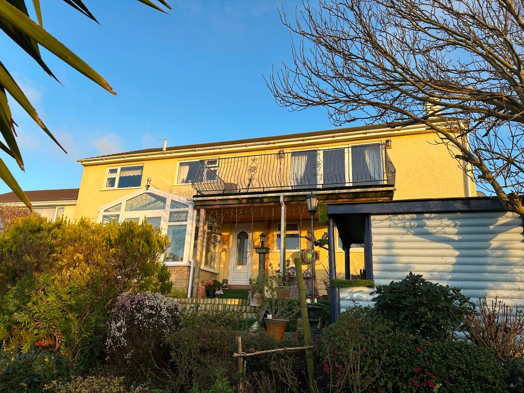 Property photo 2 of 28