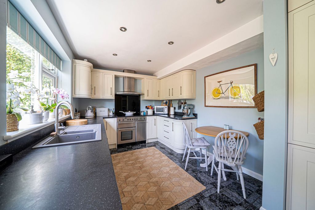 Property photo 3 of 42 Kitchen/Breakfast Room