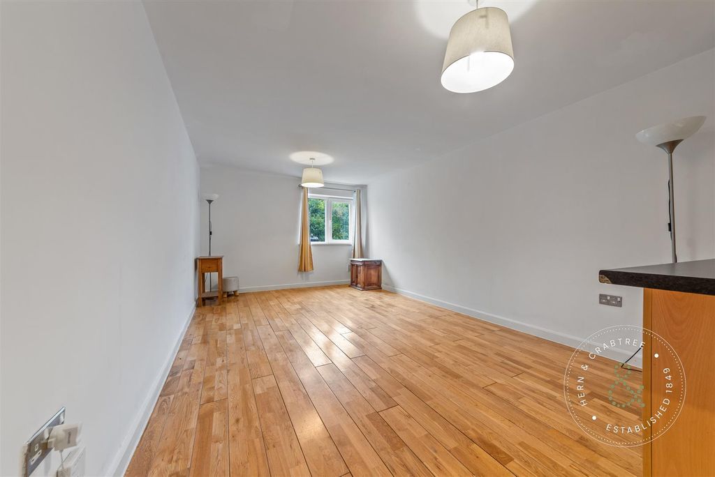 Property photo 3 of 23 Woodley-Court-15.Jpg