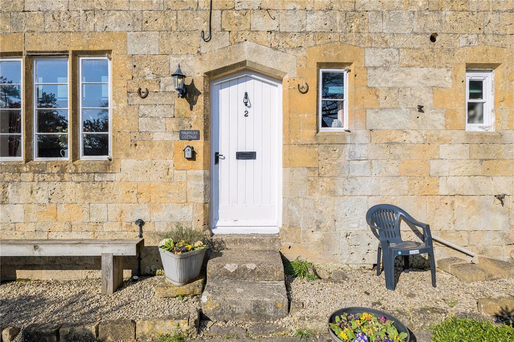 Property photo 2 of 11 Facade