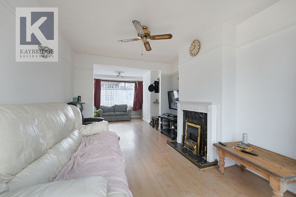 Property photo 2 of 12 Esher Avenue, Cheam - Sm3 9Ay