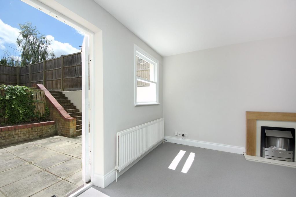 Property photo 3 of 12