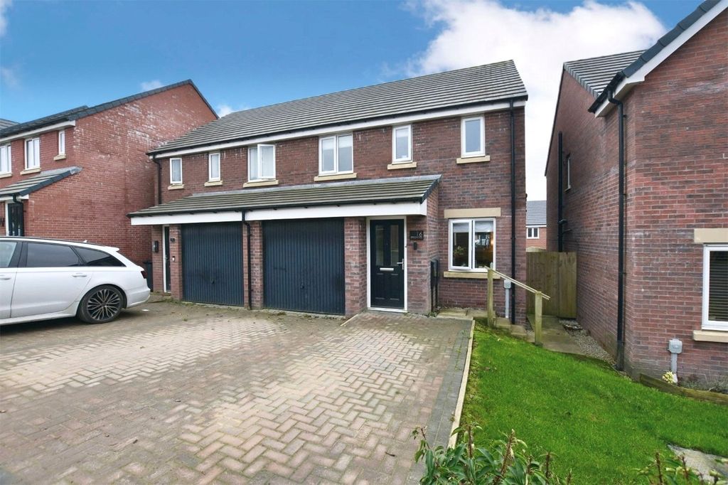 Property photo 1 of 14 External