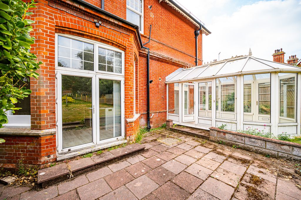 Property photo 3 of 19