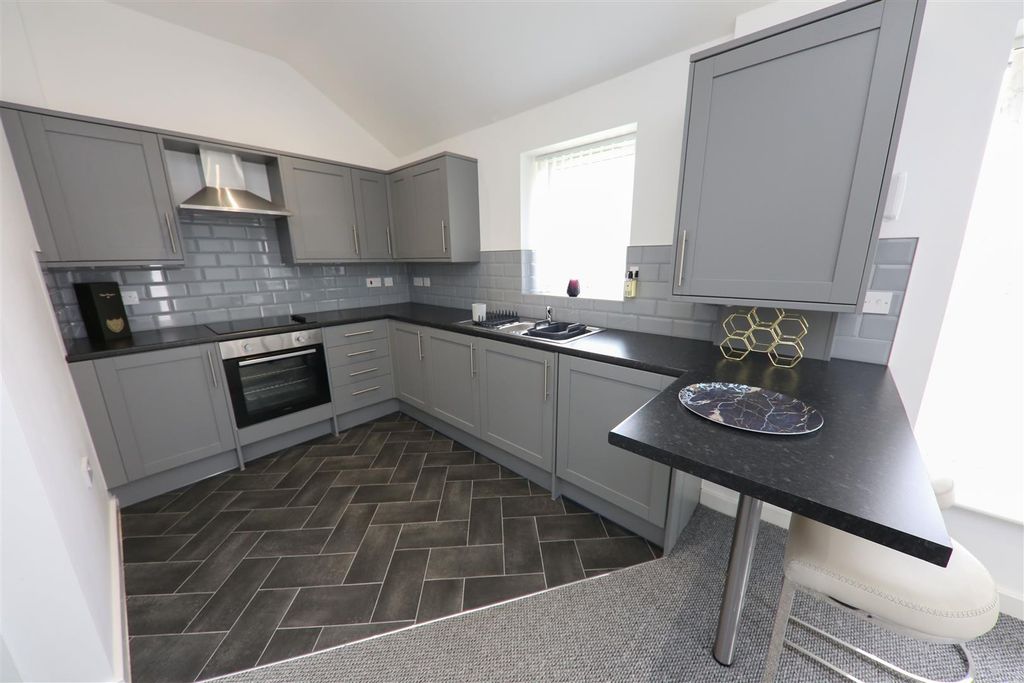 Property photo 2 of 12 Living Kitchen