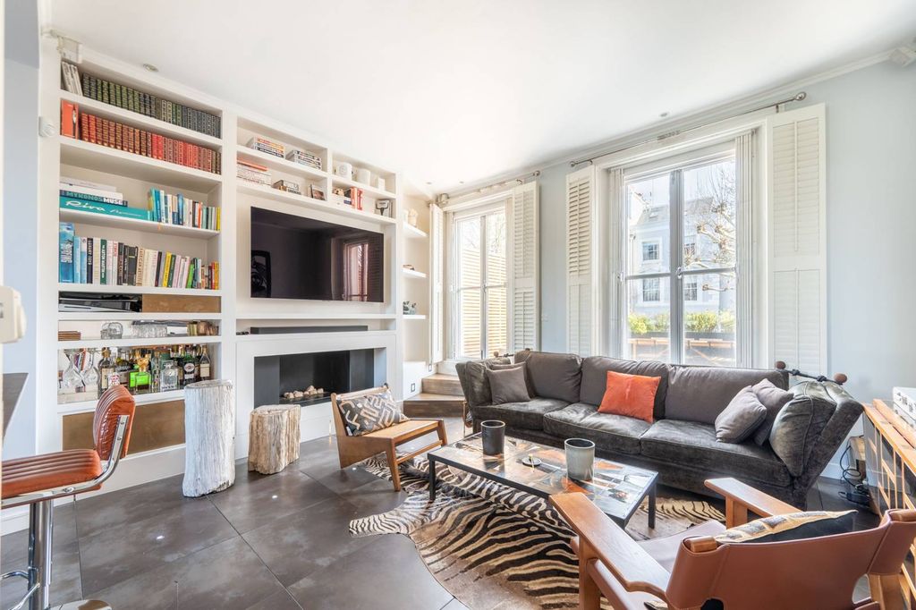 Property photo 2 of 20