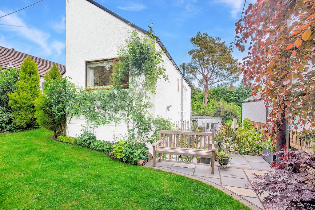 Property photo 2 of 32