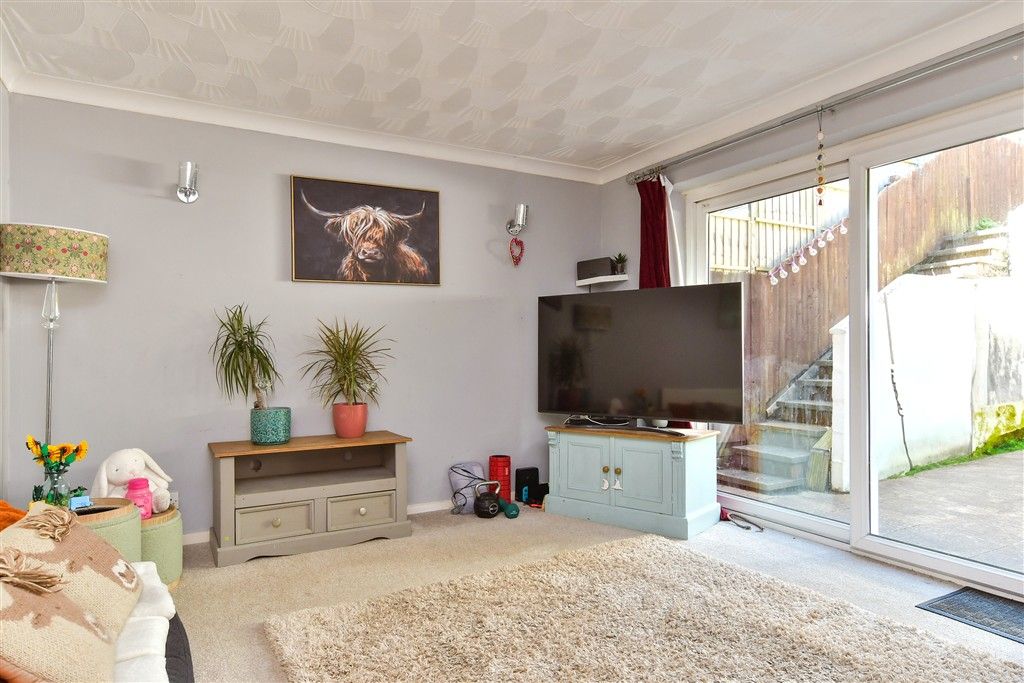 Property photo 3 of 11 Lounge