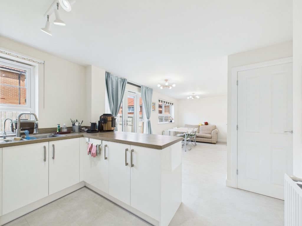 Property photo 2 of 15 4388155