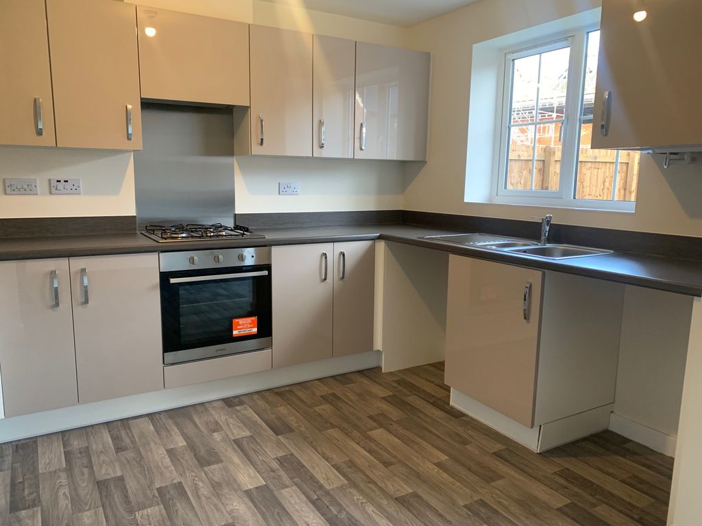 Property photo 2 of 10 Kitchen