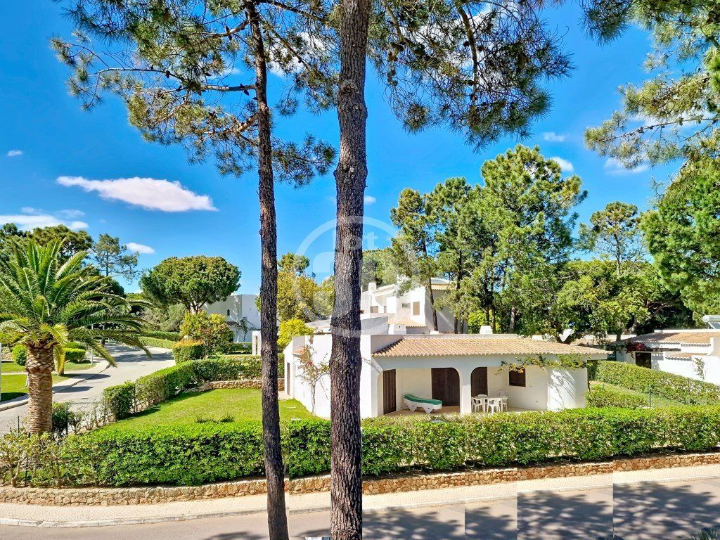 Property photo 1 of 46 3 Bedroom Single Storey House With Garden And Plot Of 800 Sq m - Balaia Village, Albufeira