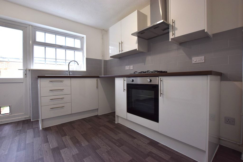 Property photo 2 of 7 Kitchen