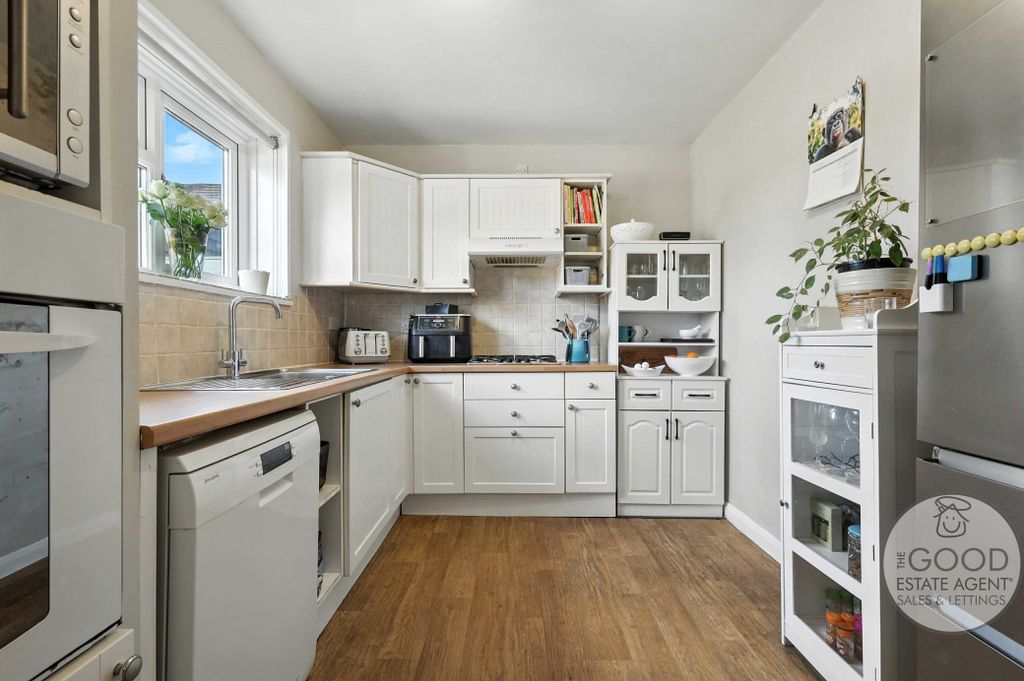 Property photo 3 of 19