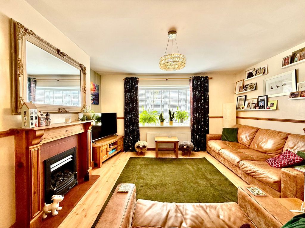 Property photo 3 of 25