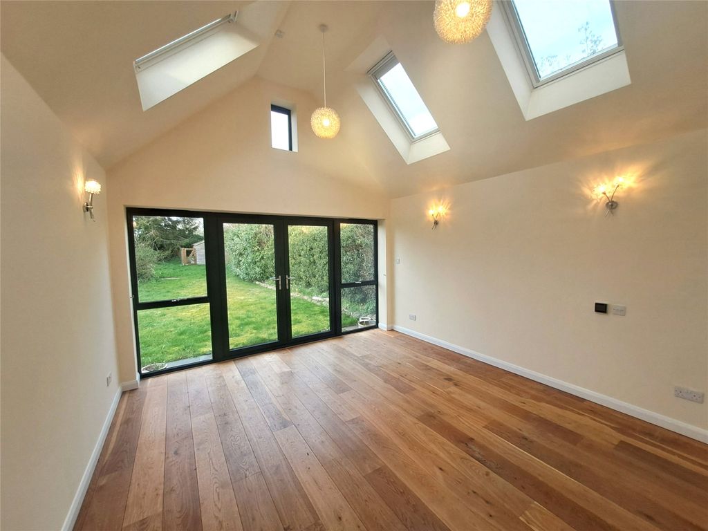 Property photo 2 of 12 Picture No. 18