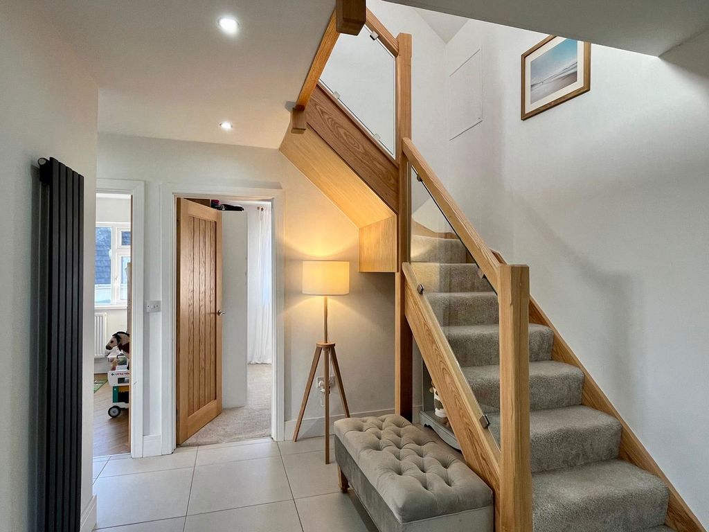 Property photo 3 of 34