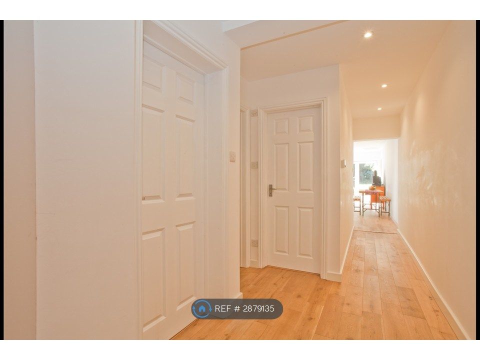 Property photo 3 of 13 Entrance Hallway