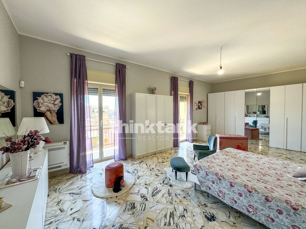 Property photo 2 of 35