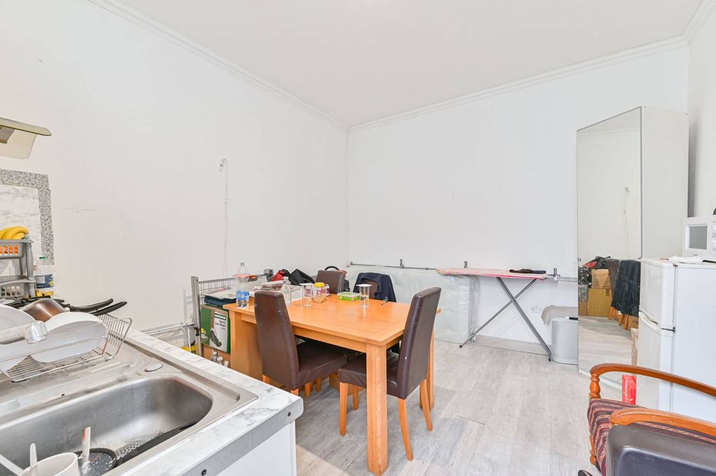 Property photo 3 of 25