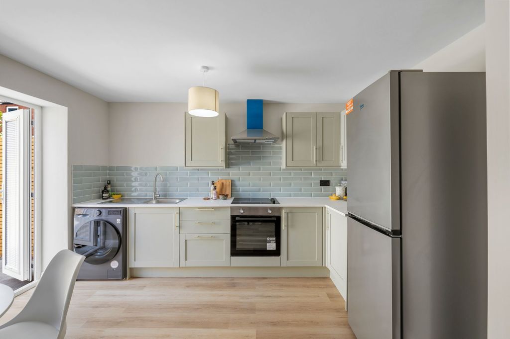 Property photo 3 of 17 Kitchen