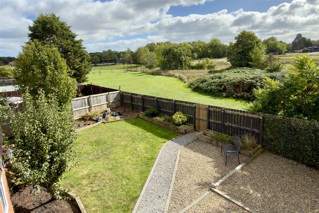 Property photo 2 of 32