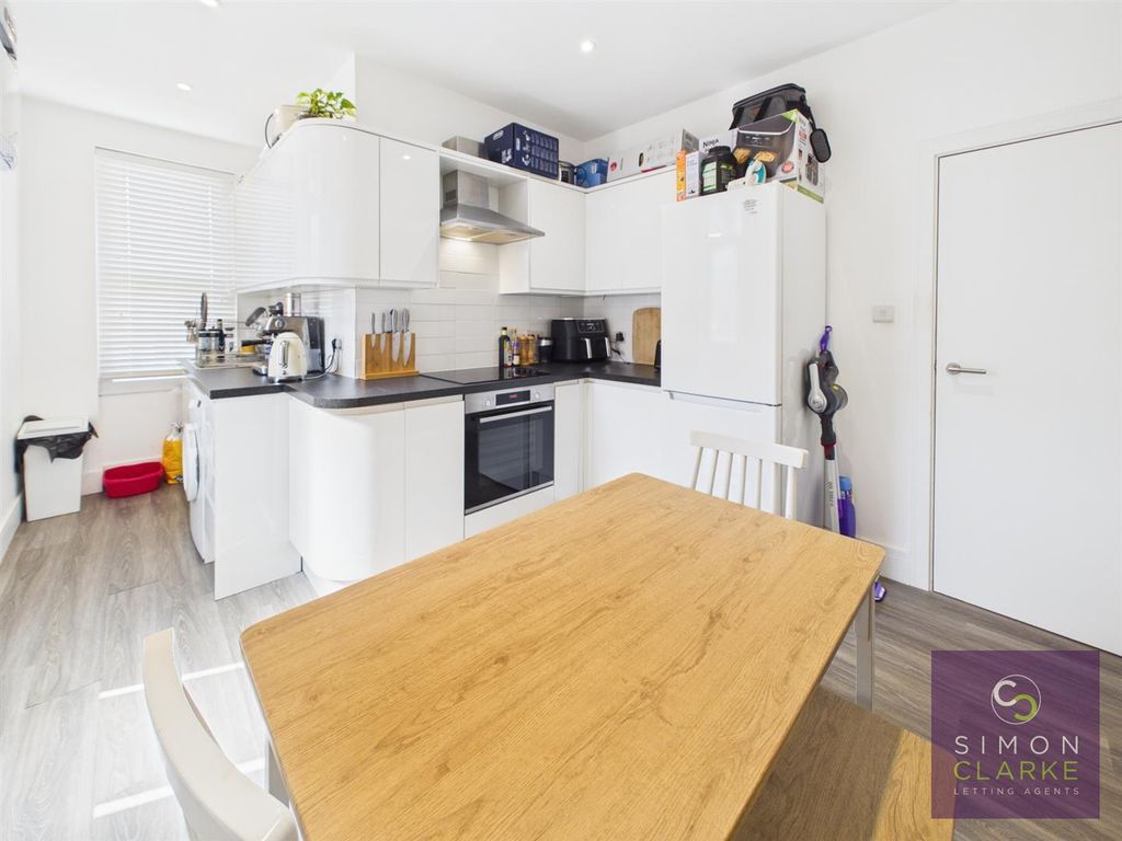 Property photo 2 of 8 Cam05425G0-Pr0149-Still005.Jpg
