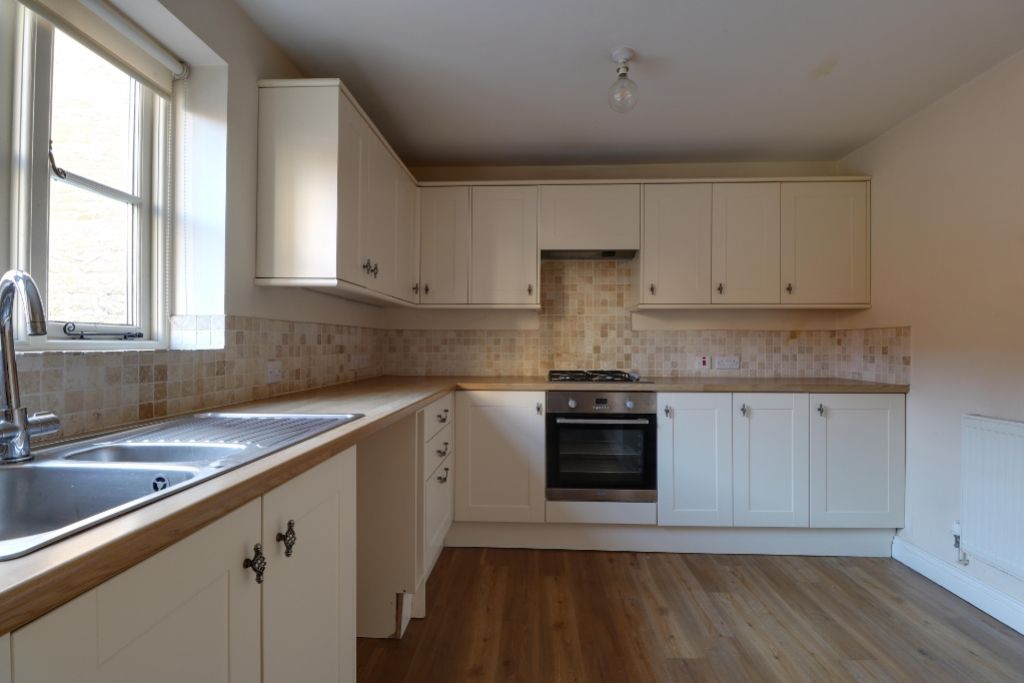 Property photo 2 of 20 Kitchen