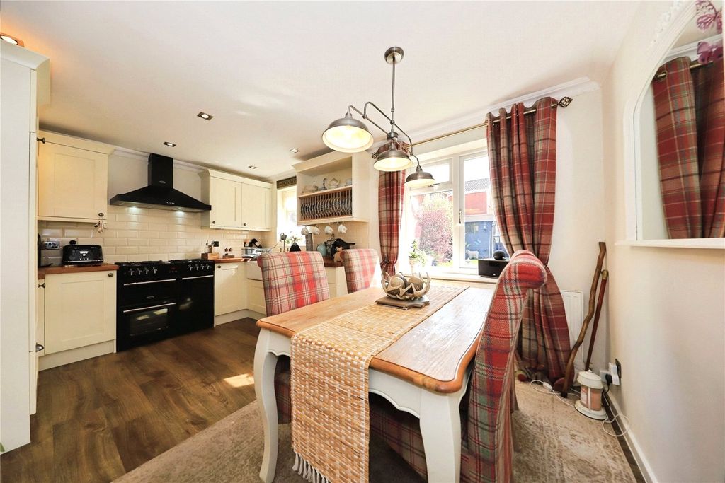 Property photo 3 of 12 Kitchen/Diner