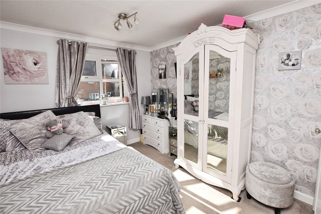 Property photo 3 of 6 Bedroon