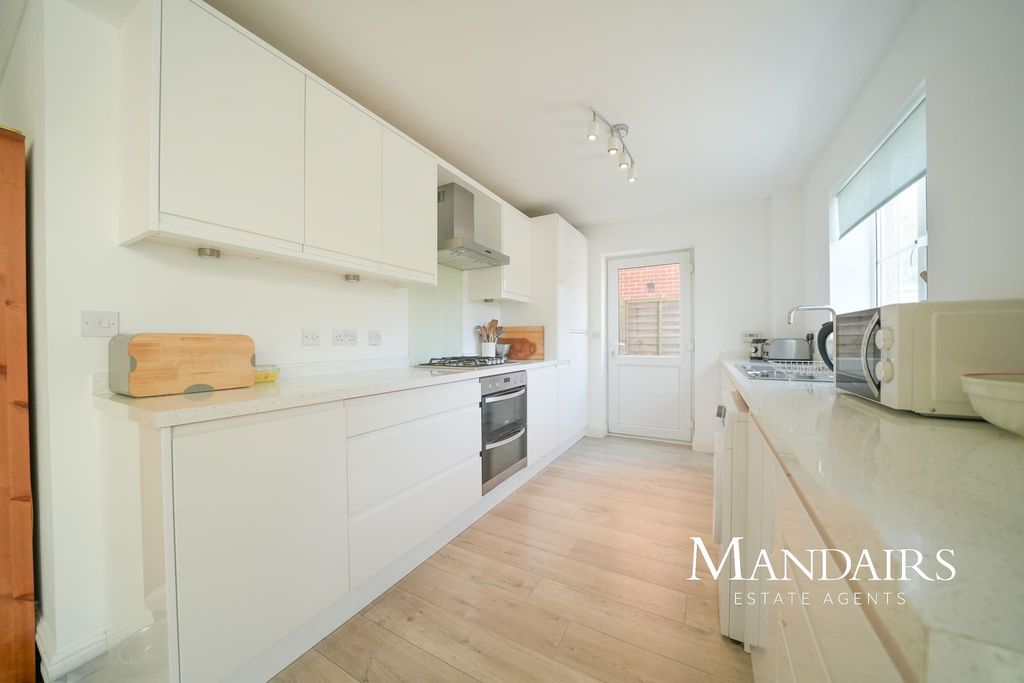 Property photo 3 of 28