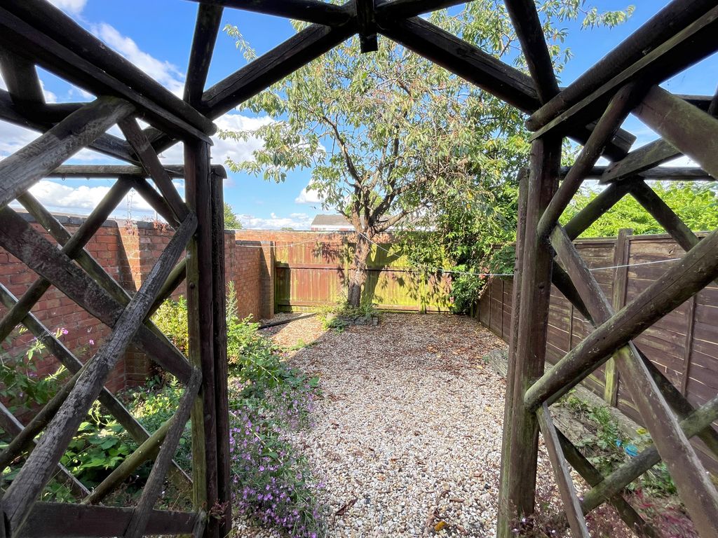 Property photo 2 of 11 Garden