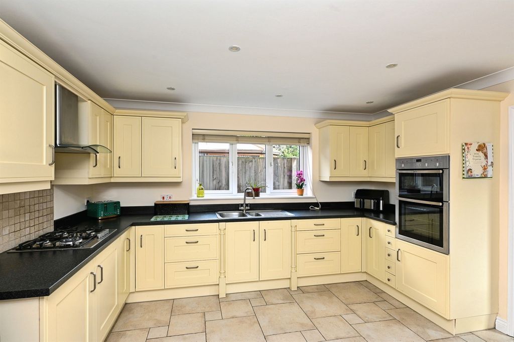 Property photo 2 of 24