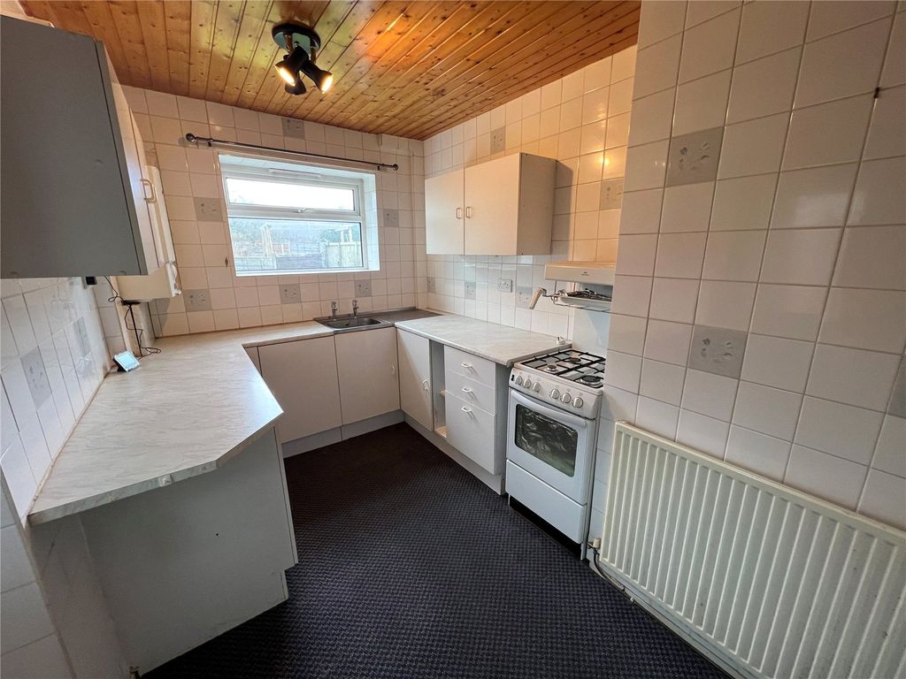 Property photo 2 of 9 Kitchen