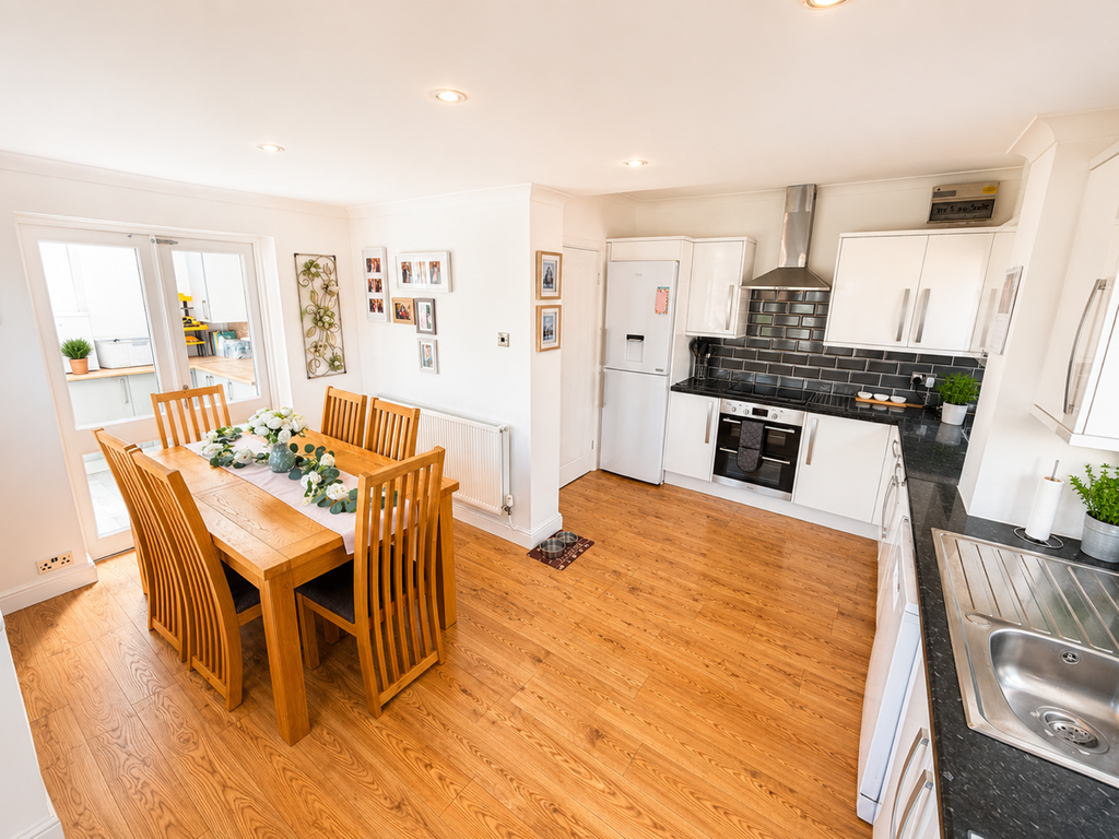 Property photo 3 of 16 9C14Eb26-649D-4B01-Bab9-17D4C8Da840F