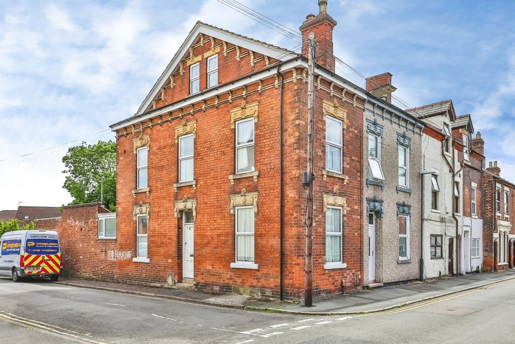 Property photo 1 of 19