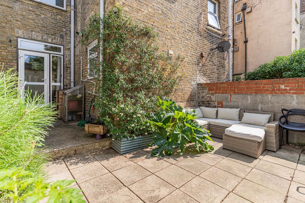 Property photo 3 of 17