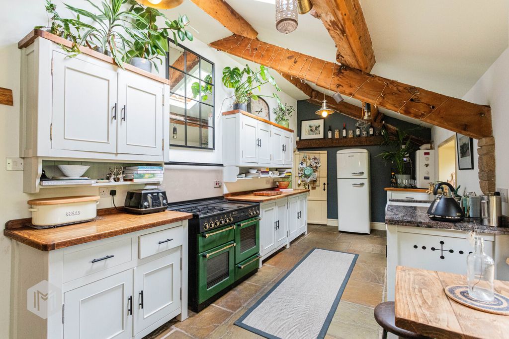 Property photo 2 of 32 Picture No. 12