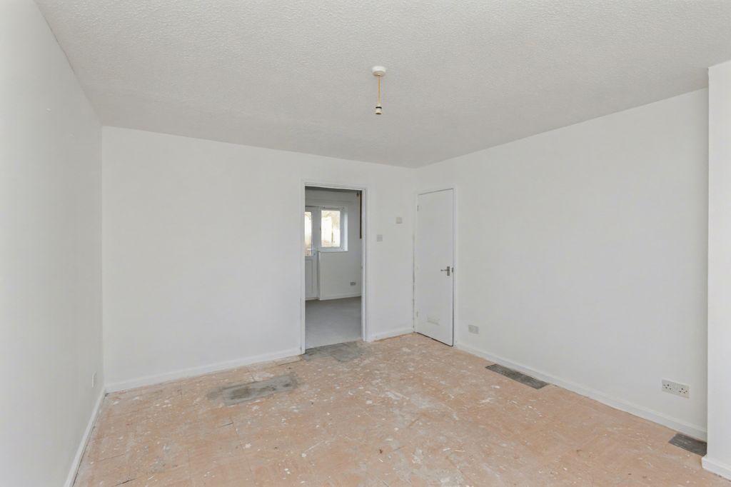 Property photo 3 of 18 65 Vimy Road, Leighton Buzzard, Bedfordshire, Lu7 1Fq