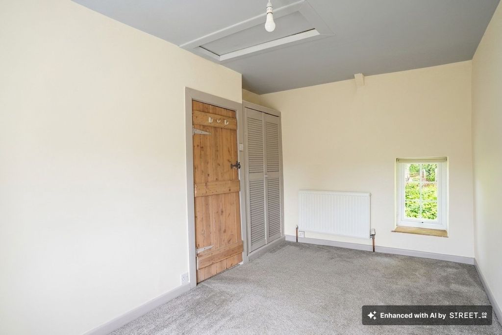 Property photo 3 of 28