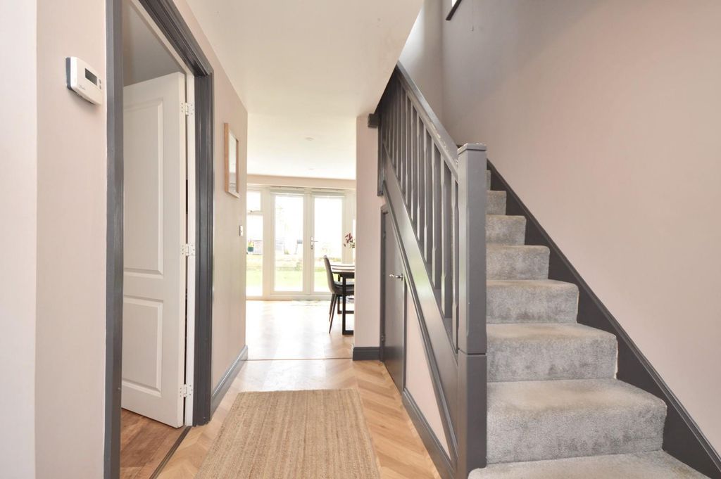 Property photo 3 of 18 Hallway