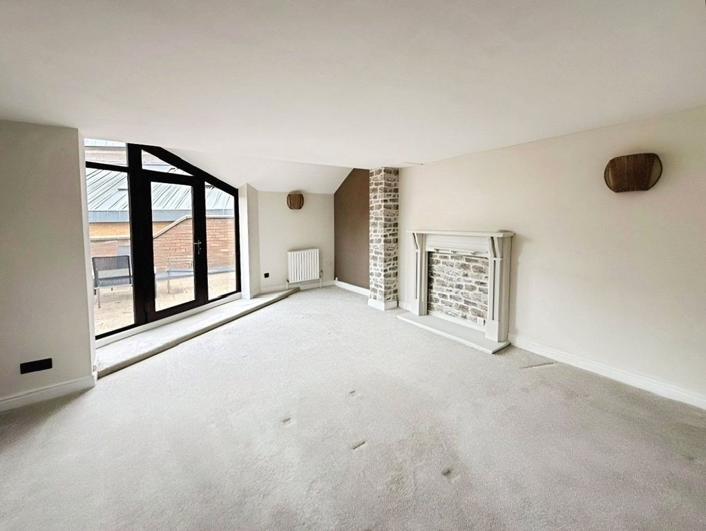 Property photo 1 of 12 Lounge