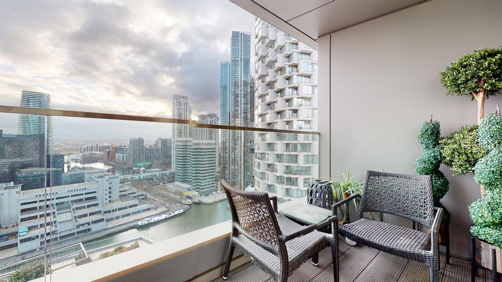 Property photo 1 of 12 Canary Wharf View, Perfect For Night With Your Par