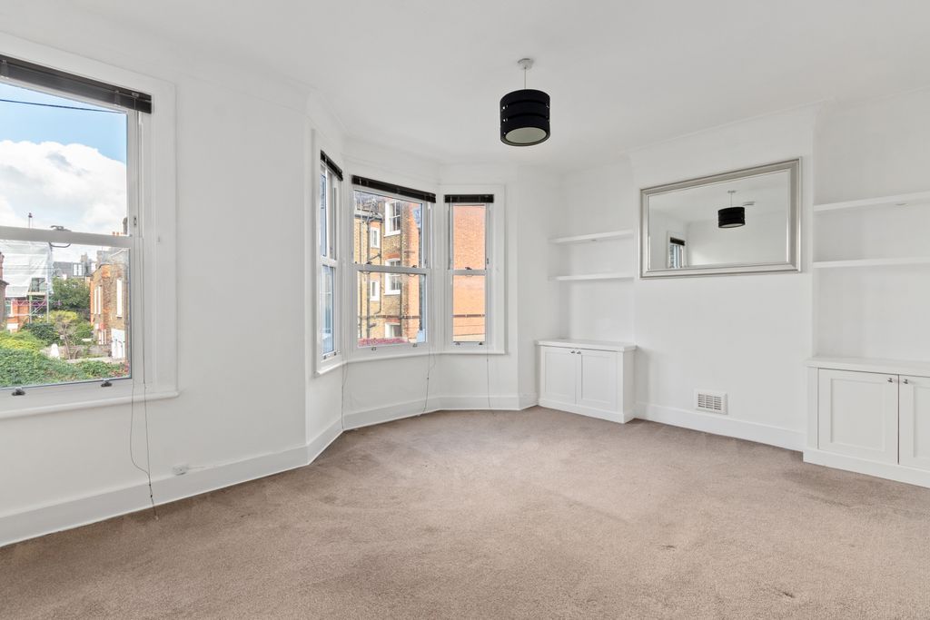 Property photo 2 of 8