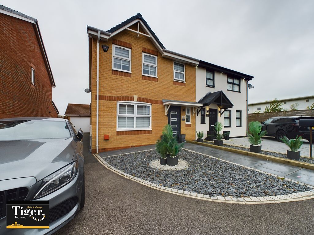 Property photo 1 of 25 Cam02176G0-Pr0341-Still022